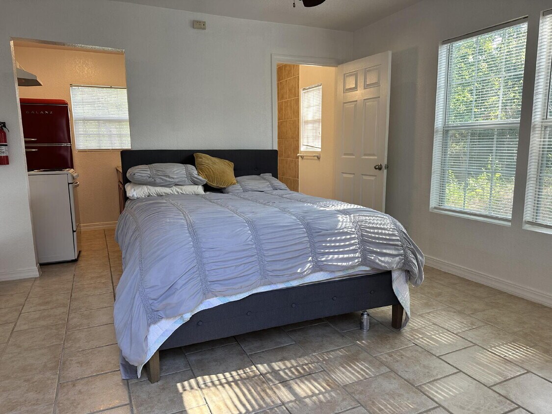 Foto principal - 119 E Ridgewood Ct
