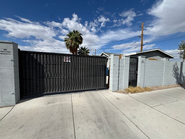 Building Photo - 602 W McWilliams Ave