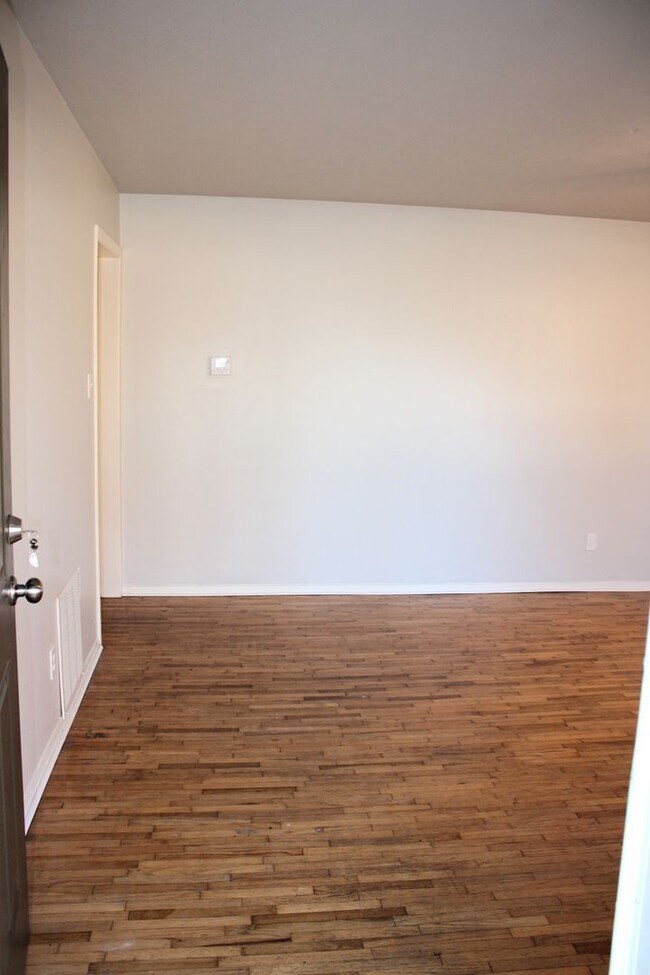 Foto del edificio - 4 BEDROOM HOUSE BY ELEMENTARY SCHOOL*
