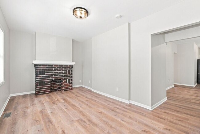 Building Photo - 846-848-848 Reinhard Ave
