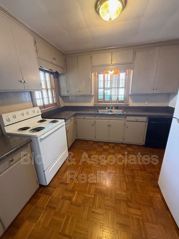 Foto del edificio - 227 Lexington Rd