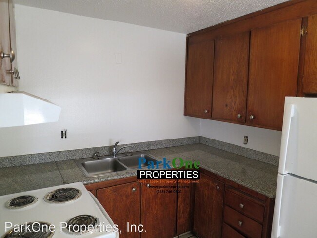 Foto del edificio - 1495 Bassett Dr