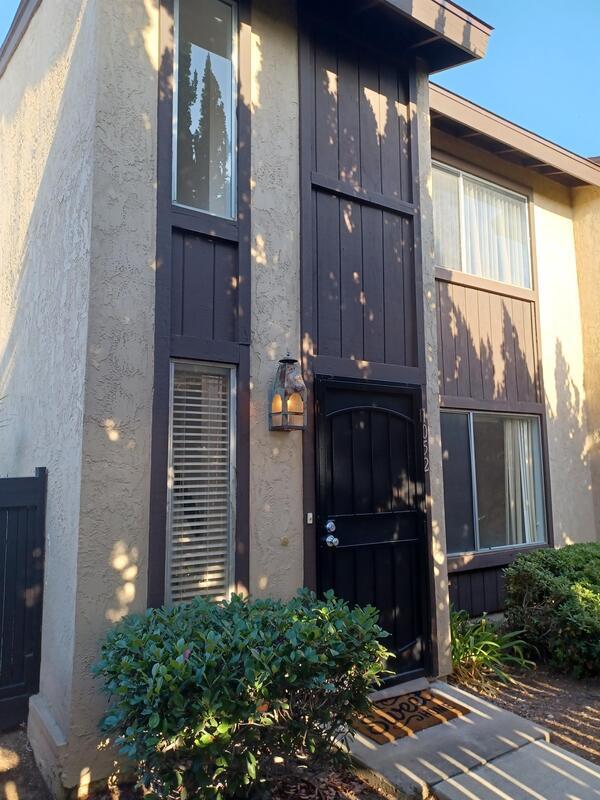 Building Photo - 1052 Los Pinos Ct