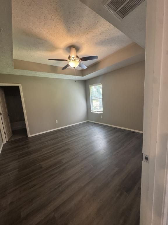 Foto del edificio - 5849 Geranium Ln