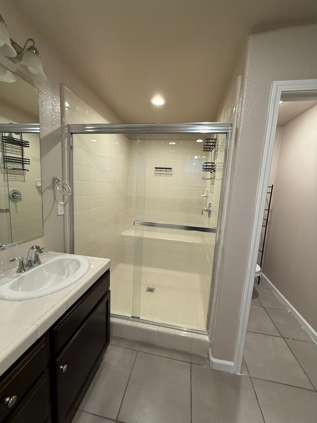 Master bath - 4358 Strathmore Pl