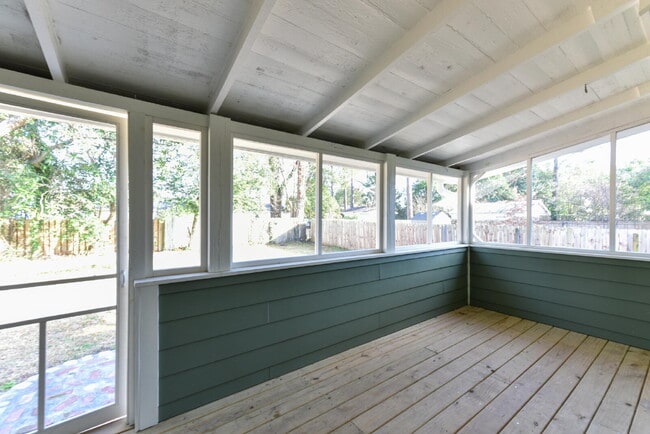 Photo - Super Cute Bungalow Apartment