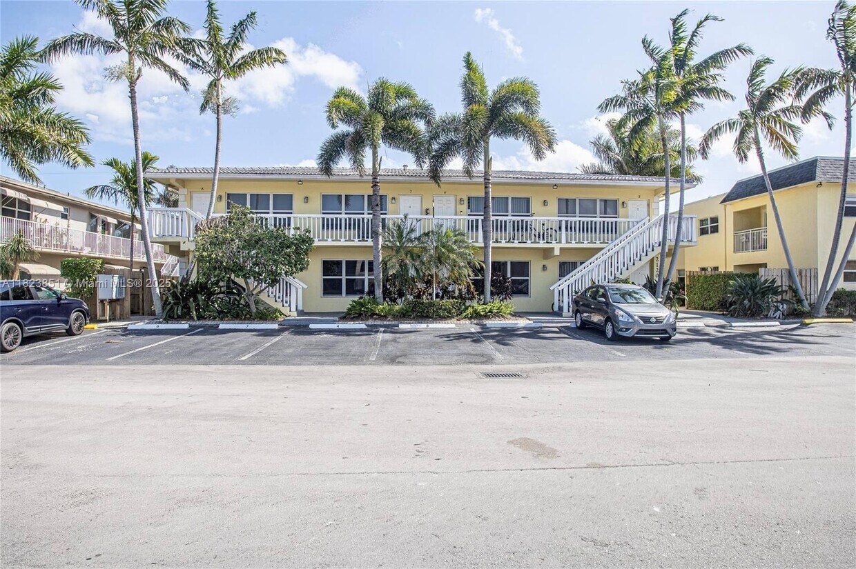Foto principal - 2120 NE 42nd Ct
