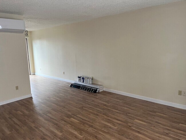 Building Photo - Newly remodeled Condo in great location