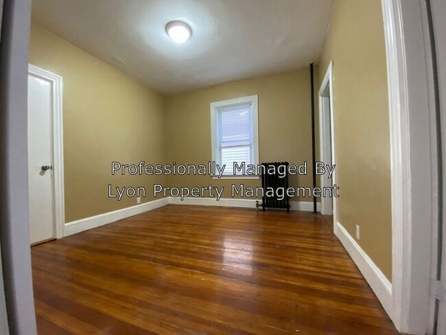 Building Photo - 872 Chalkstone Ave