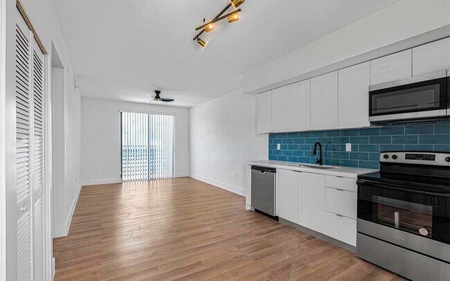 Building Photo - 16955 SW 100th Ave