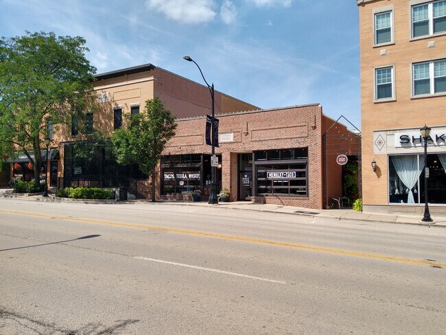 Foto del edificio - 601 N Milwaukee Ave