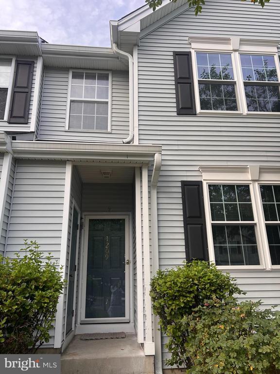 Primary Photo - 1209 Blossom Cir