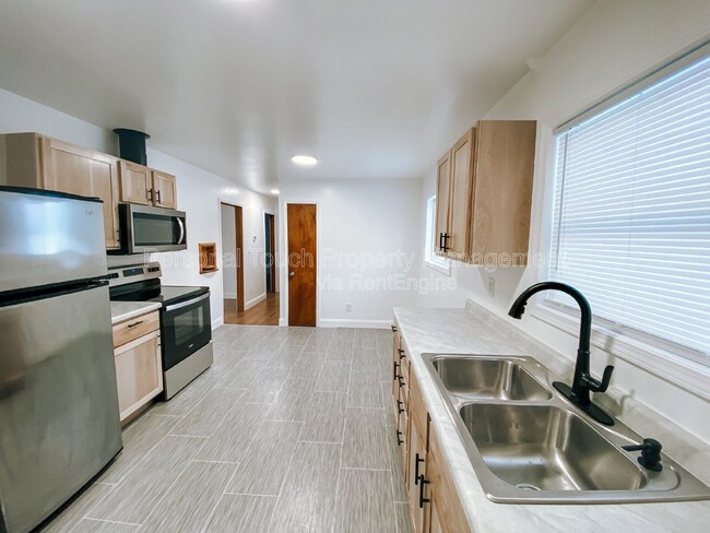 Building Photo - 1610 2nd St N