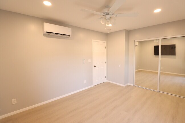 Foto del edificio - 465 W 2nd St