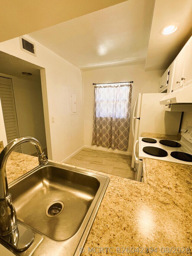 Building Photo - 7149 Golf Colony Ct