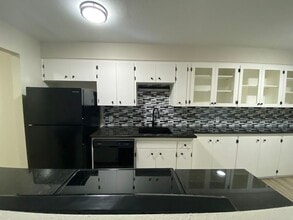 Building Photo - 1805 W 8th Ave