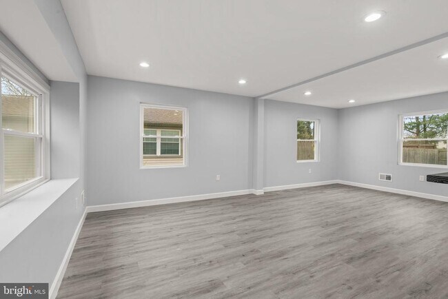 Foto del edificio - 34 Hinsdale Ln