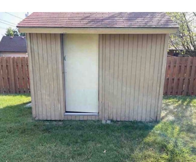 Building Photo - 1828 Beech St