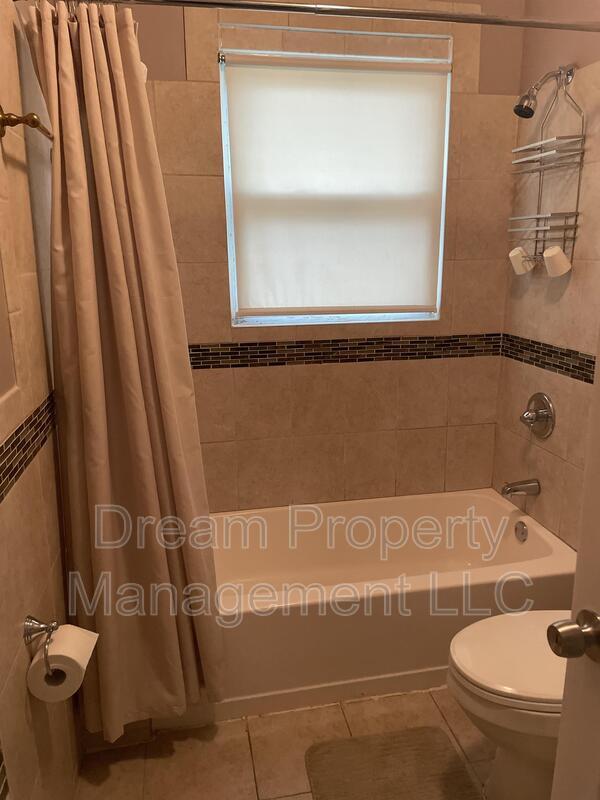 Building Photo - 1668 Euclid Ave