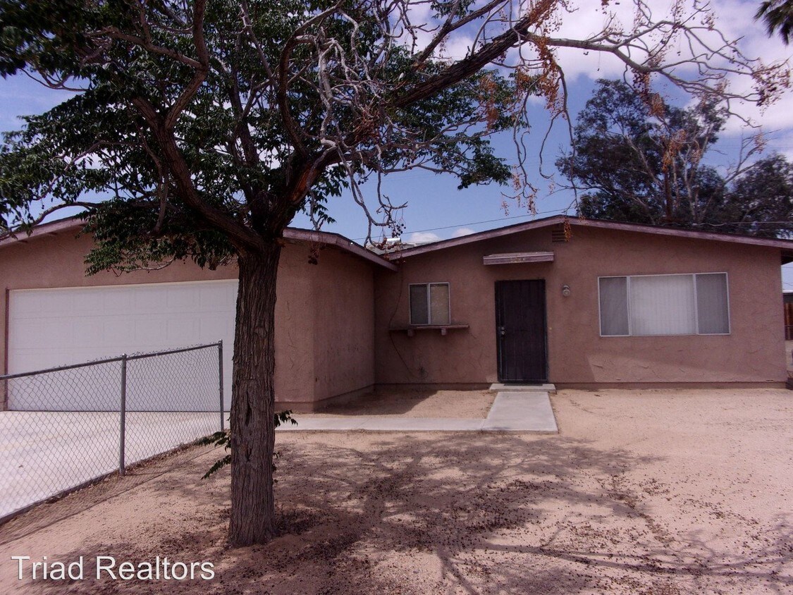 Primary Photo - 4 br, 2 bath House - 6344 Mojave Ave