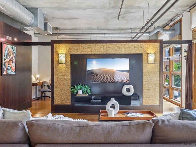 55" smart tv - 877 Island Ave