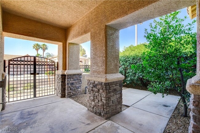 Building Photo - 8401 Desert Quail Dr