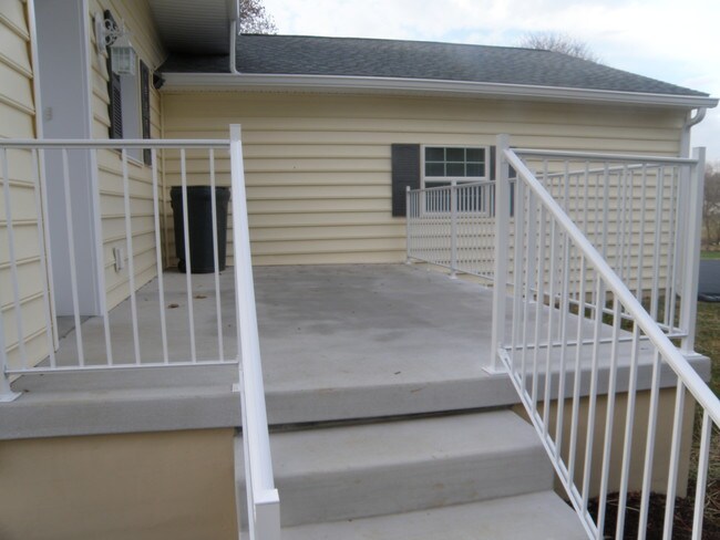 Back Porch - 20646 Beaver Creek Rd