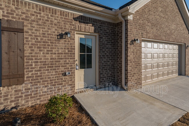 Building Photo - 155 Lincoln Oaks Dr