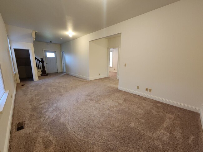 Building Photo - Rooms available in large home near downtown.