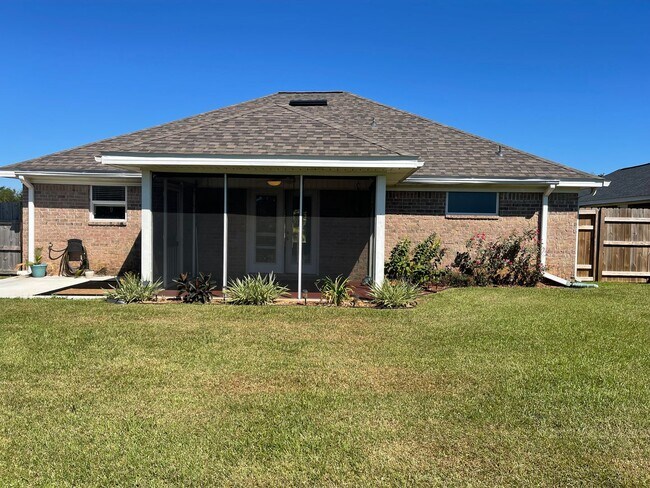 Building Photo - Spacious & Clean 3/2 in Sweet Gum Village ...