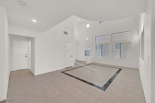 Foto del edificio - 5558 Cresent Valley St