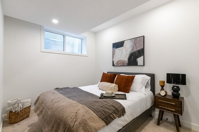 Photo du bâtiment - 7816-7104 104 Ave NW