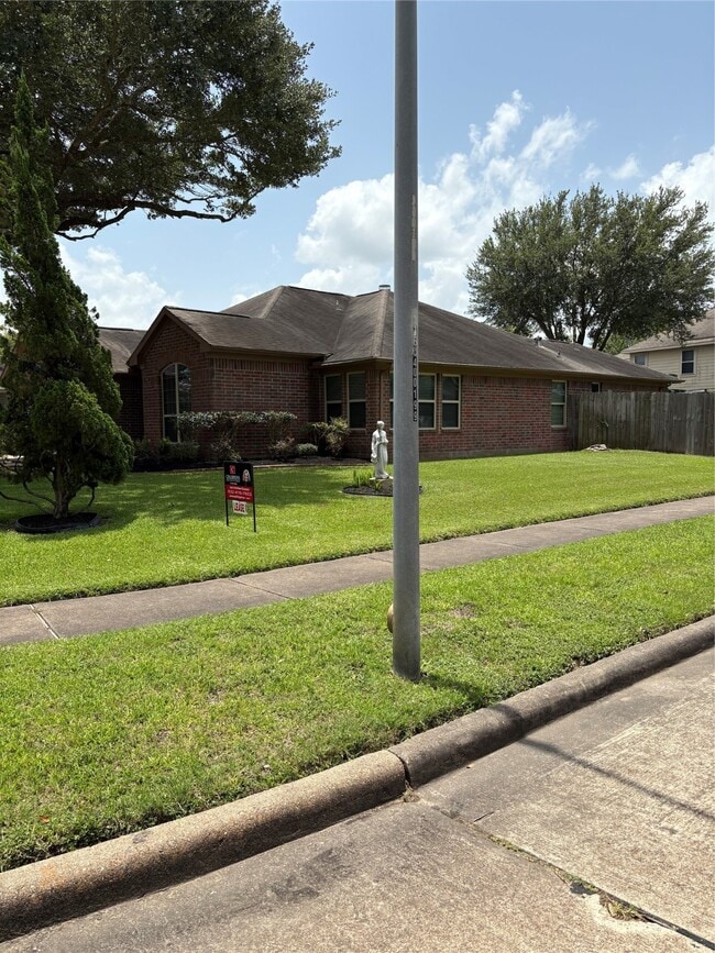 Building Photo - 1402 Township Ct