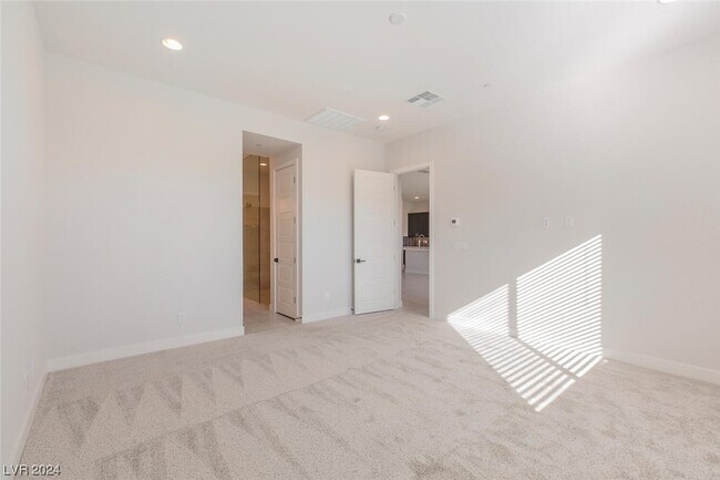 Building Photo - 11671 Hatchling Ave