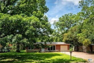Building Photo - 2052 Gruene Rd