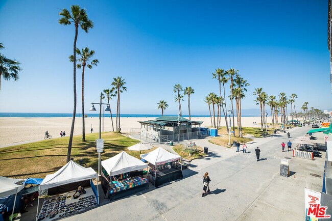 Building Photo - 8 Brooks Ave