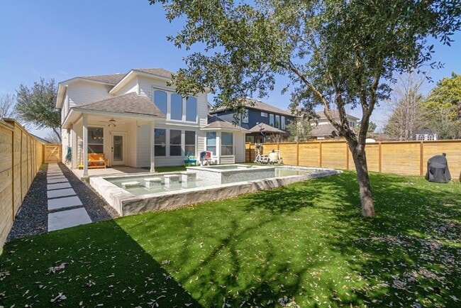 Foto del edificio - 10313 Big Thicket Dr