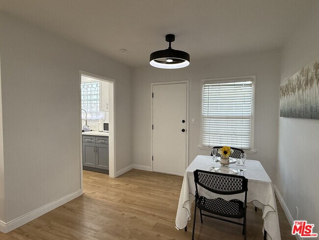 Foto del edificio - 3310 W 77th St