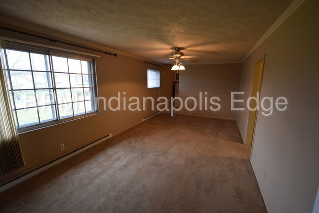 Foto del edificio - 6028 Laurel Hall Dr