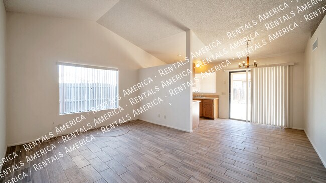 Foto del edificio - 8764 E Almond St