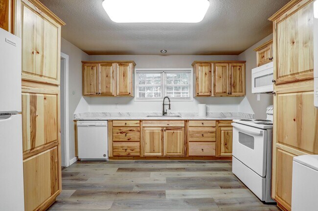 Foto del edificio - 3 Bedroom 1 Bath House in Wake Village, TX!