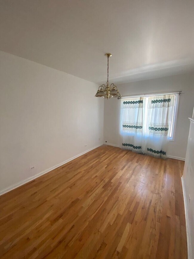 Foto del edificio - 2229 S Stewart Ave
