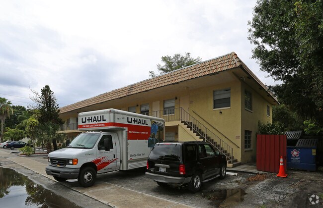 Foto del edificio - 1150 NE 17th Ct