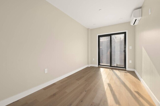 Building Photo - 458 Decatur St