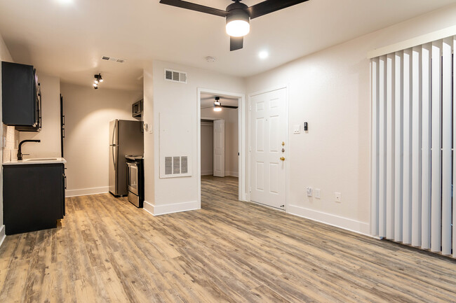 1BR, 1BA - 496SF - Tramor at Hunter's Glen