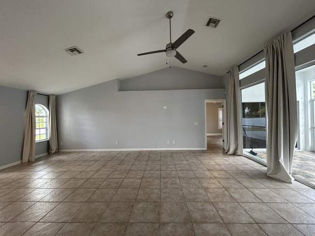 Foto del edificio - 1321 SW 25th St