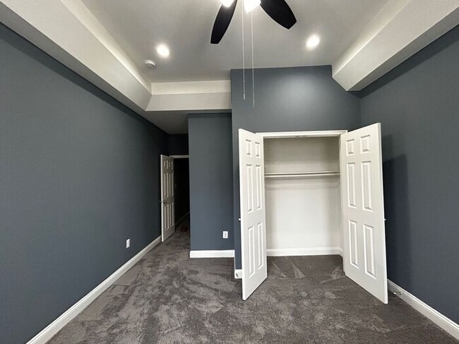 Building Photo - 3 Bedrooms Plus den