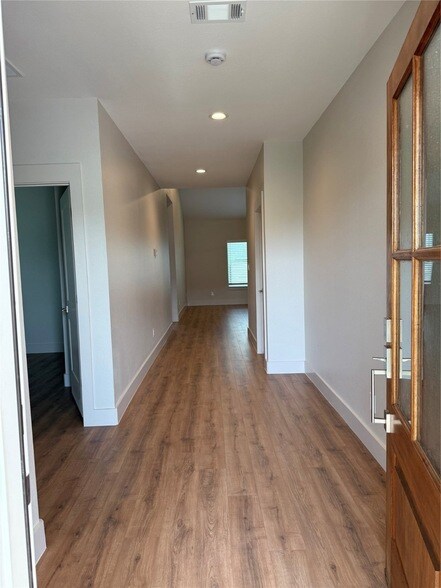Foto del edificio - 4804 Dry Creek Rd