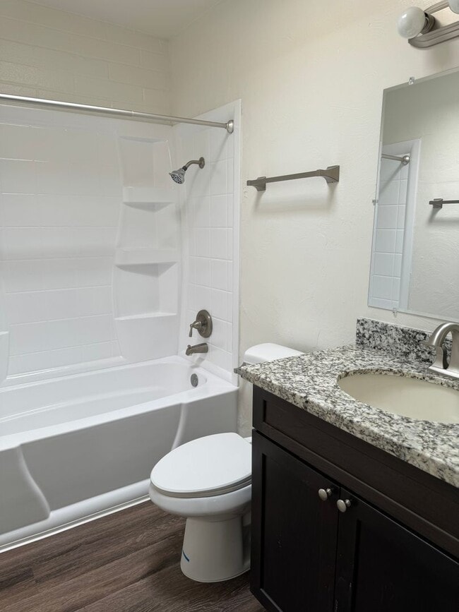 Building Photo - 4561 E Bellevue St