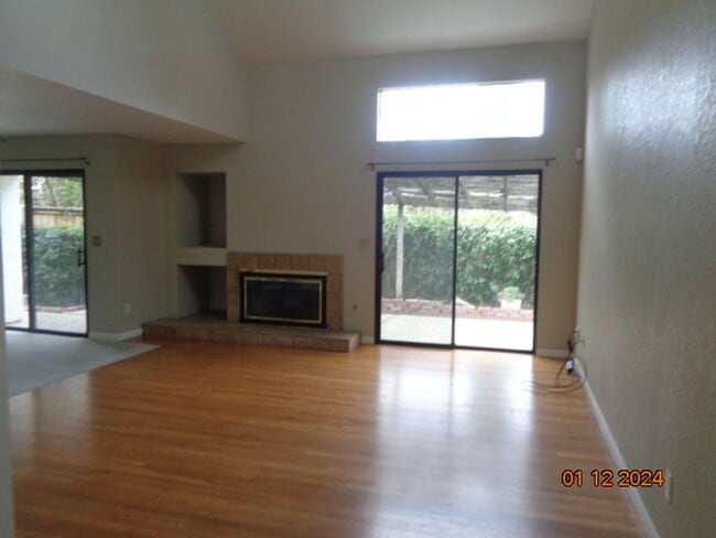 Foto del edificio - 1250 Redwood Ct